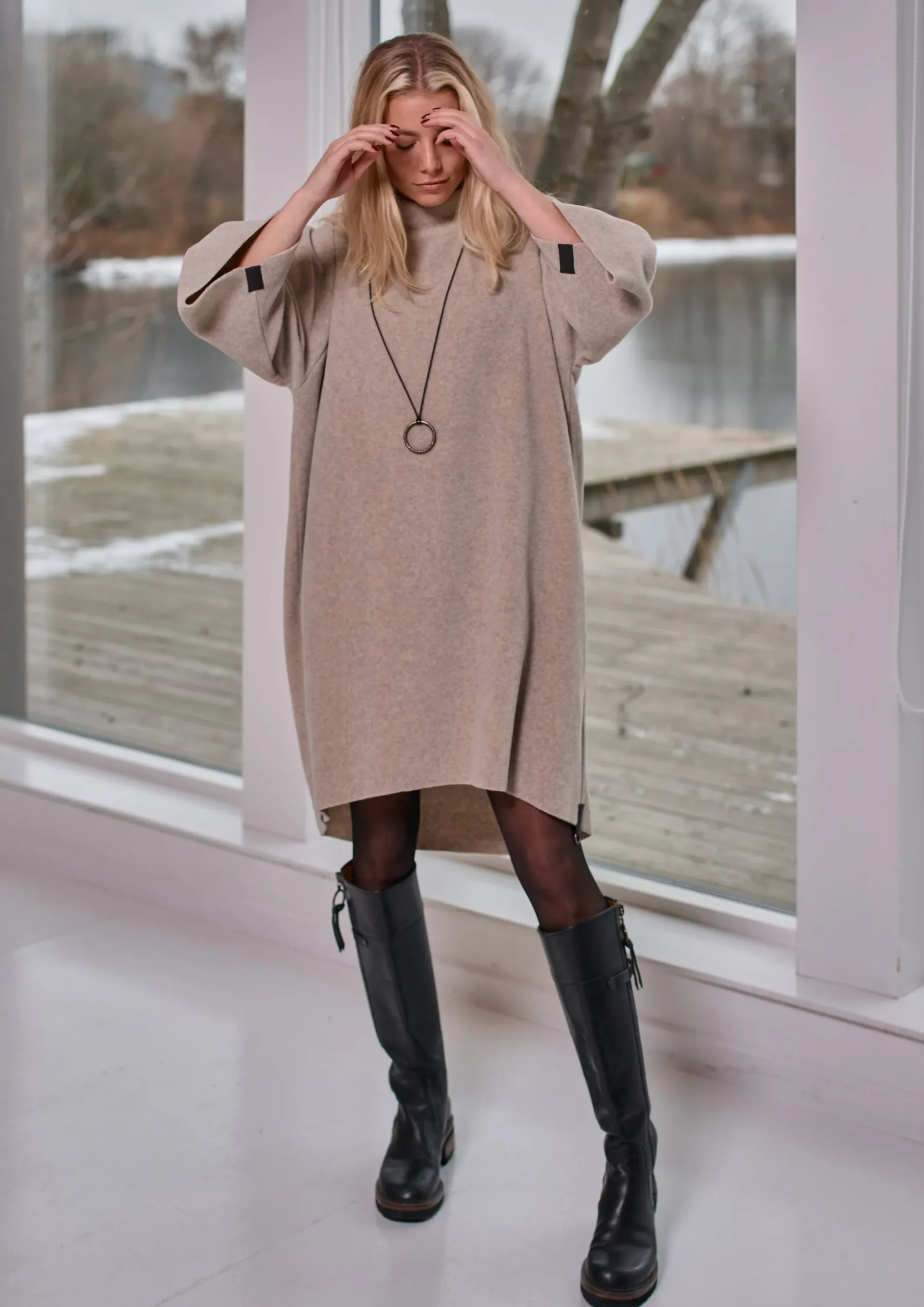 Henriette Steffensen Copenhagen KLEID MIT HOHEM HALS | 3243 SAND Fashion